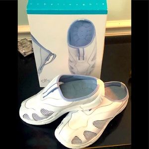 Dear foams! Half soles! Slide in women’s Tennis’s!